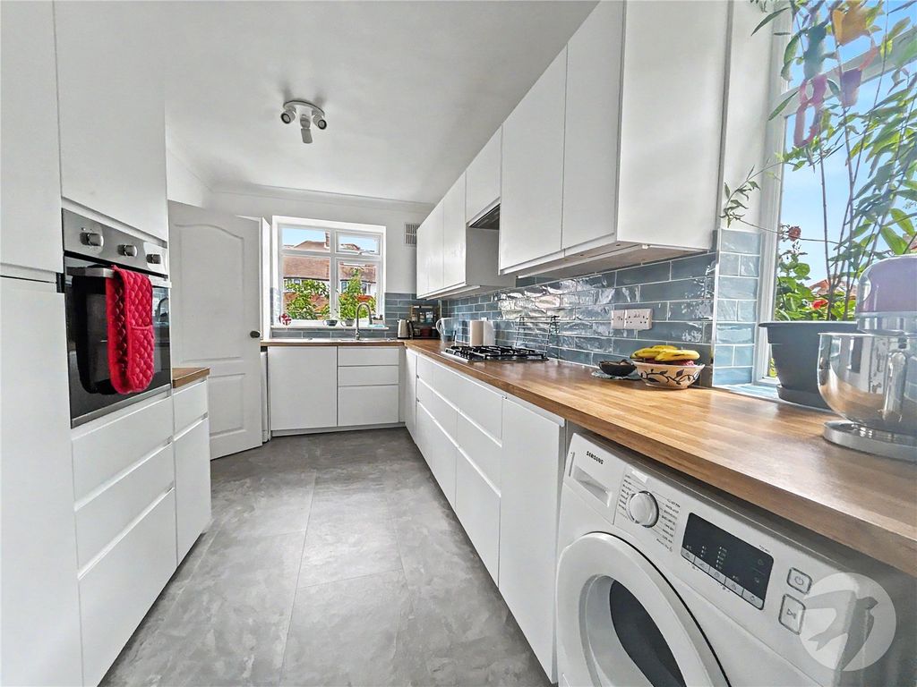 Property photo 3 of 28 Picture No. 01