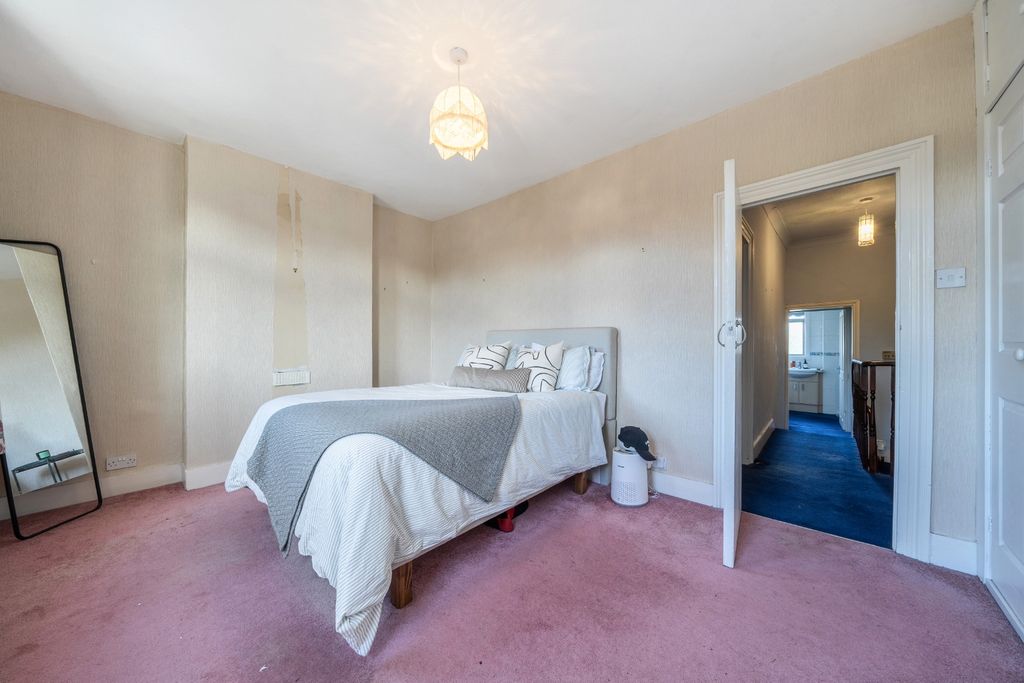 Property photo 3 of 11 4708176