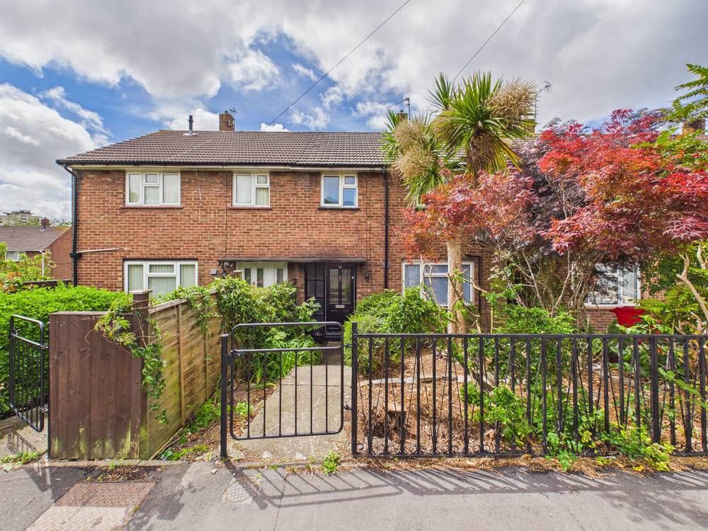 Property photo 1 of 19 Giraffe360-Still004
