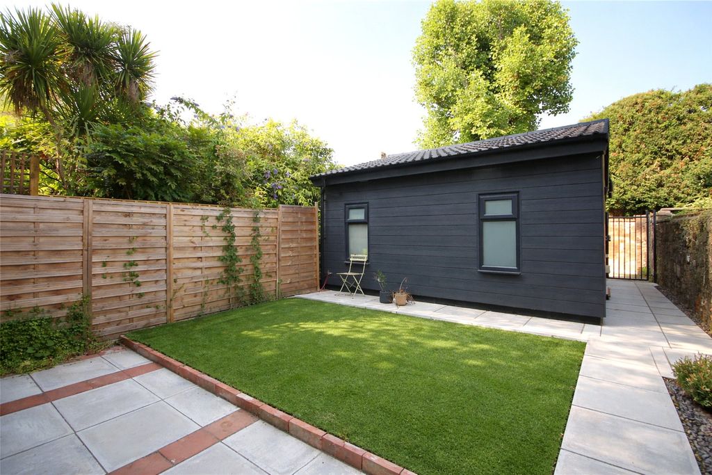 Property photo 2 of 15 Picture No. 24