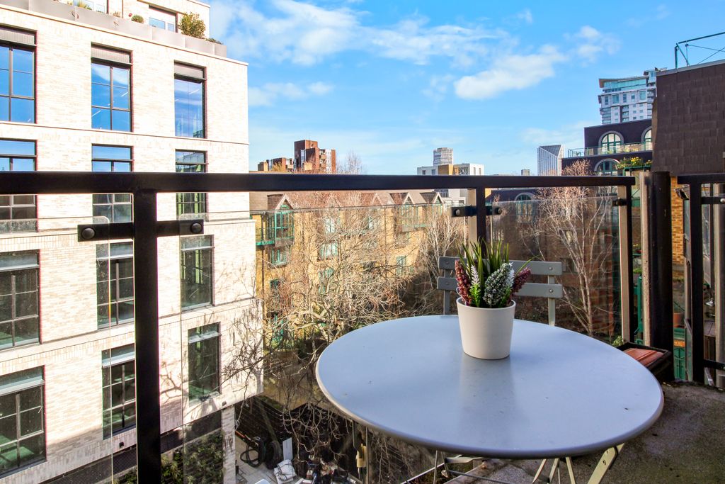 Property photo 3 of 18