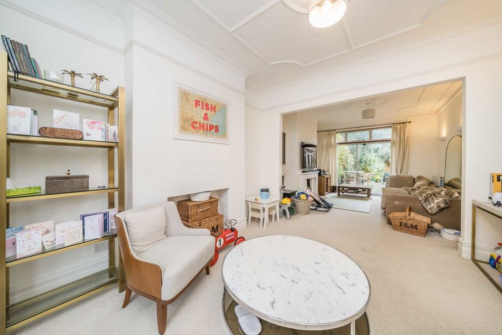 Property photo 2 of 8