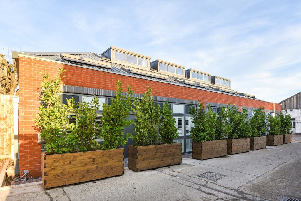 Property photo 2 of 15 402697 (1)