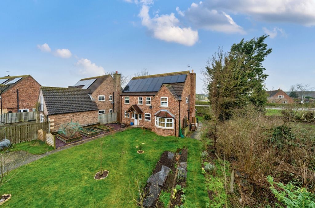 Property photo 1 of 22 67Adb4c993Dae-l-1242641 (3)