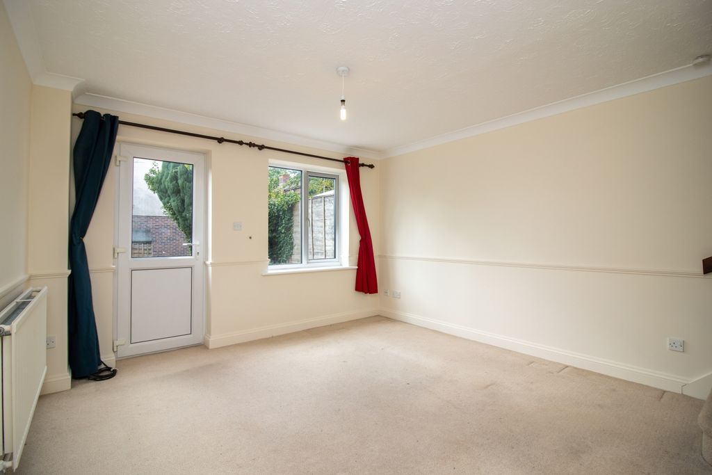 Property photo 2 of 13 Img_5027