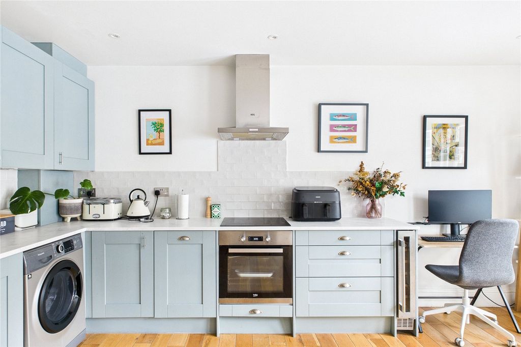 Property photo 3 of 12 Picture No. 06