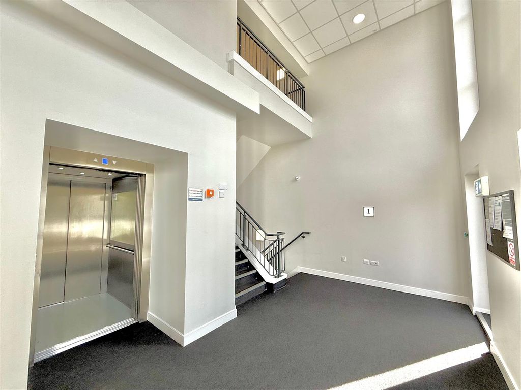 Property photo 2 of 11 57c113cc-4Cbf-46F4-8668-De455Ef0A4B0.Jpg
