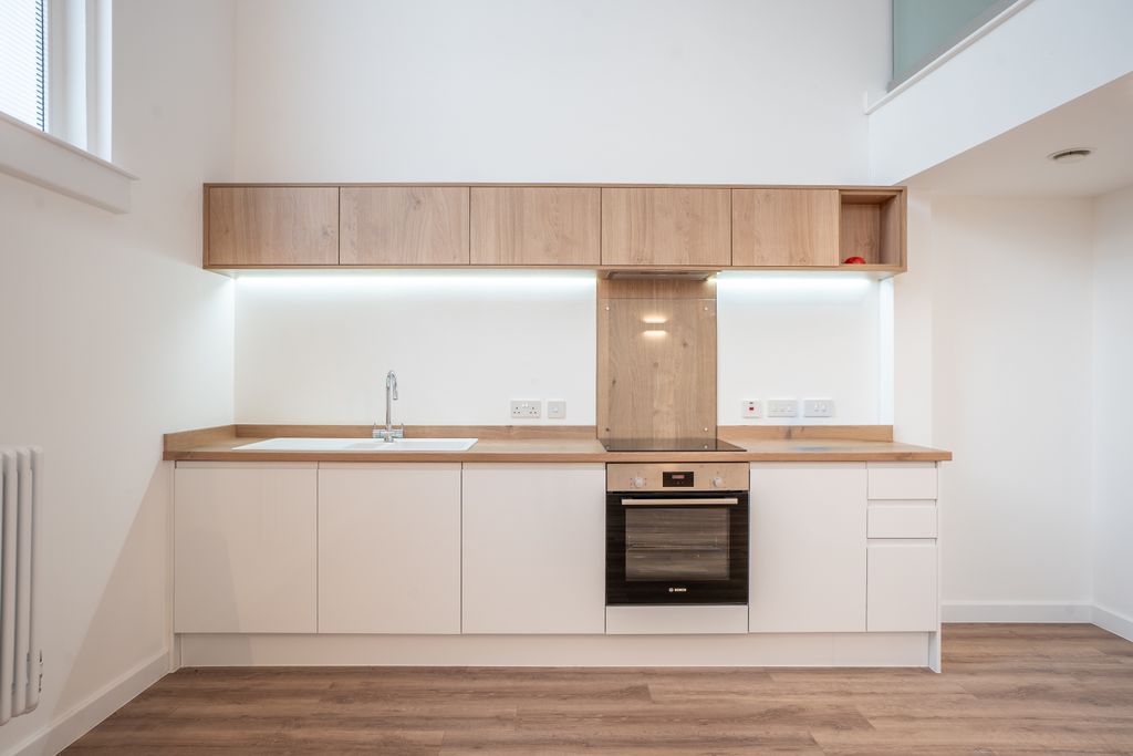 Property photo 3 of 11 002Thebank5