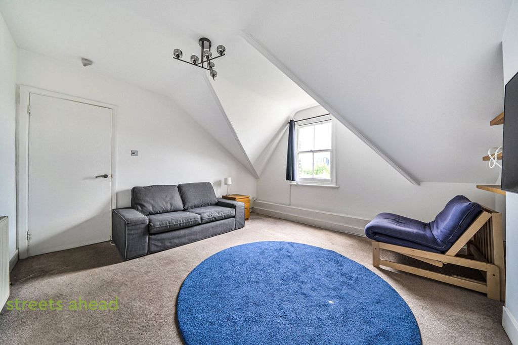 Property photo 2 of 16 31A26B88-d12B-4Df...