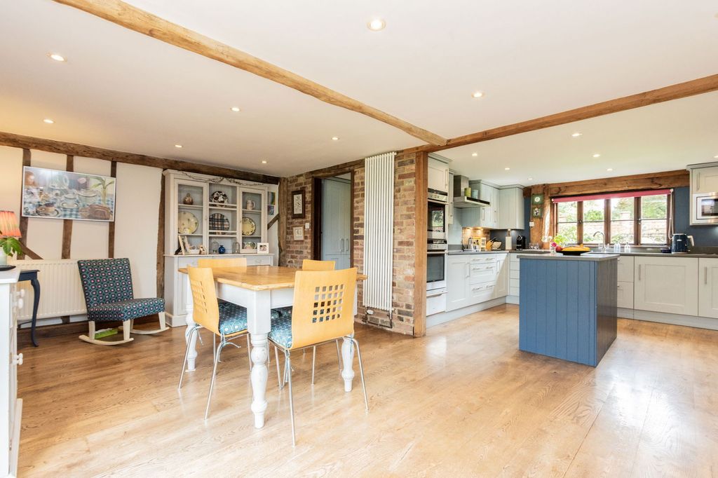 Property photo 2 of 23