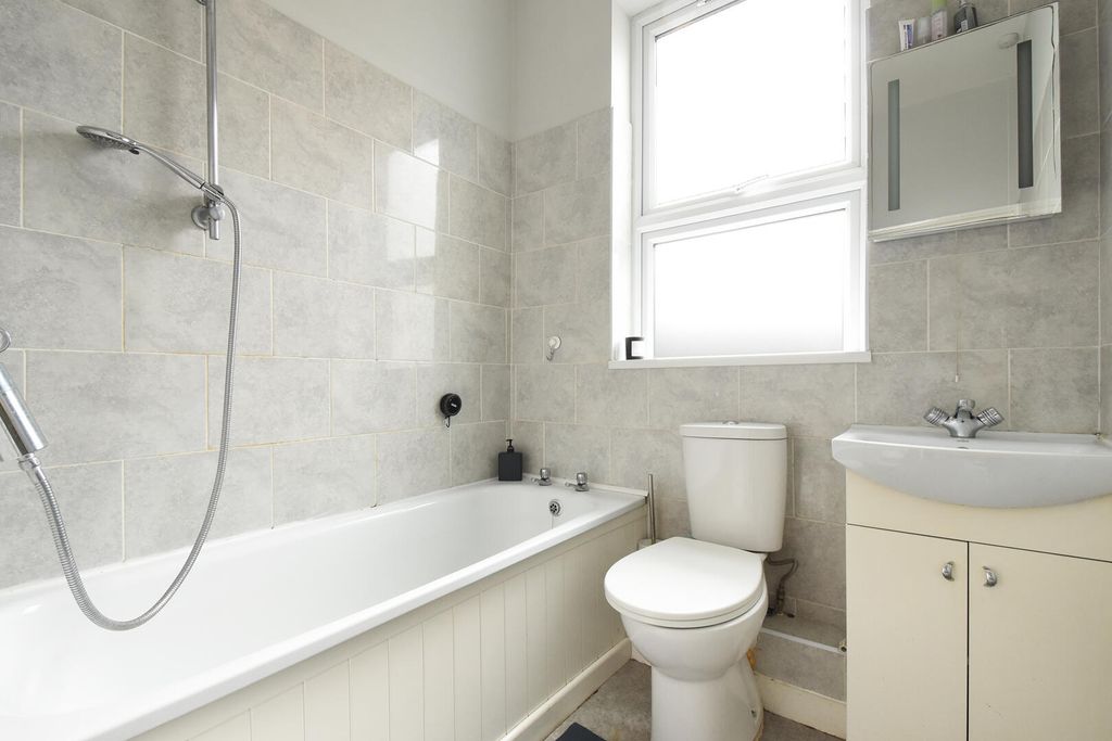 Property photo 3 of 10 Bathroom