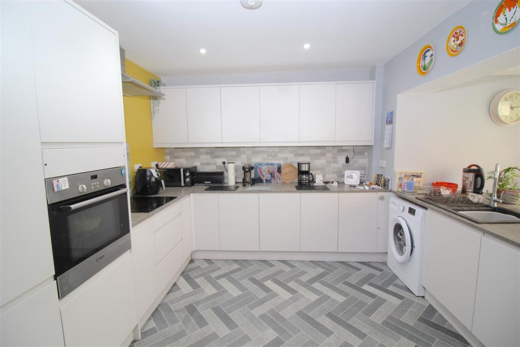 Property photo 3 of 13 Kitchen