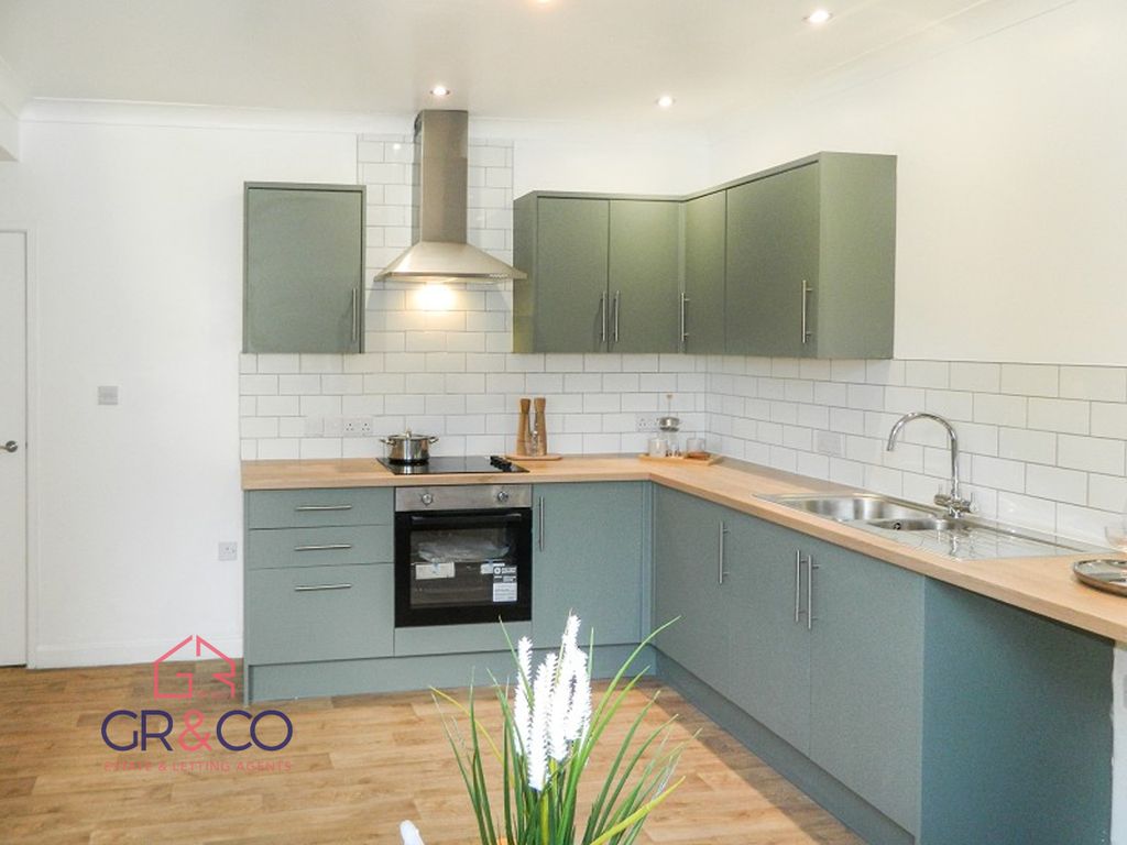 Property photo 3 of 23 Kitchen / Breakfast Room