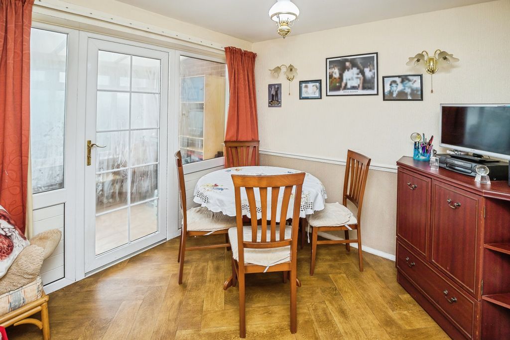 Property photo 3 of 12 Dining Room