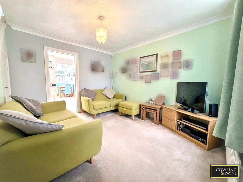Property photo 3 of 23 Lounge