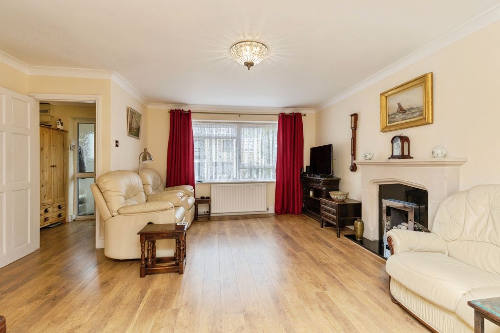 Property photo 2 of 20