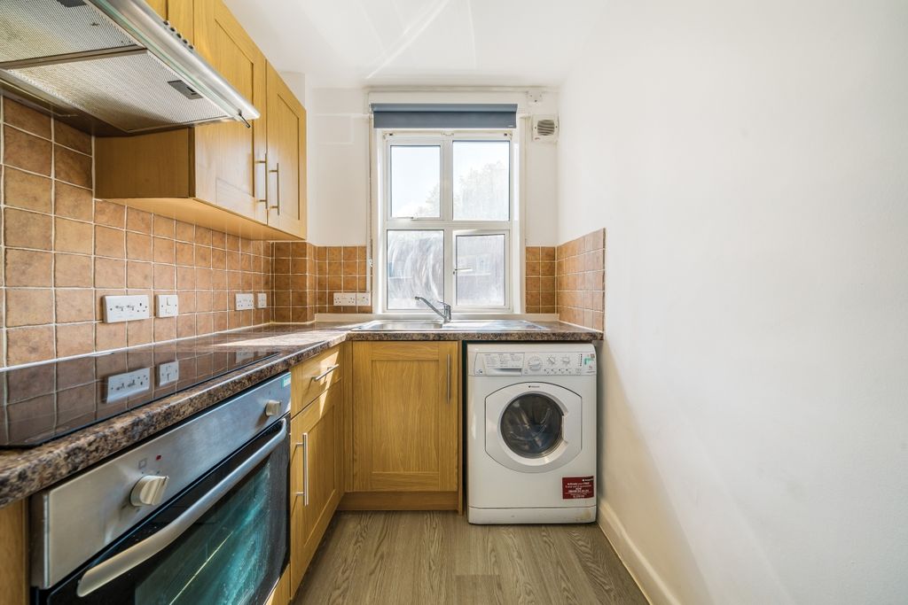 Property photo 3 of 6 Kitchen