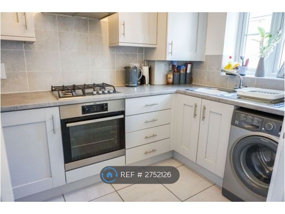 Property photo 3 of 8 Kitchen