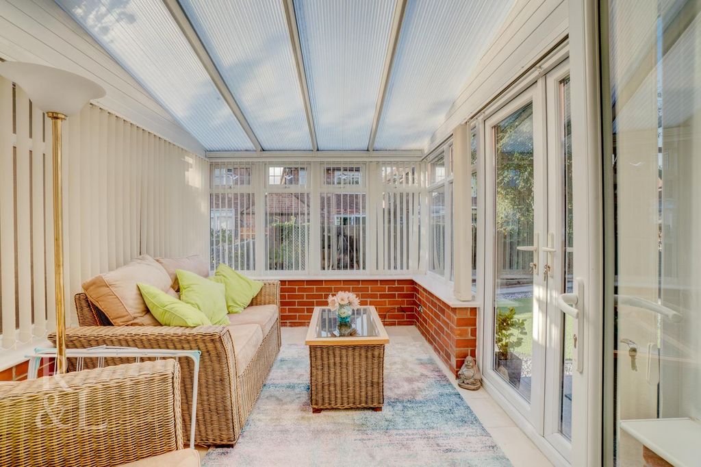 Property photo 2 of 17 Batched (8).Jpg