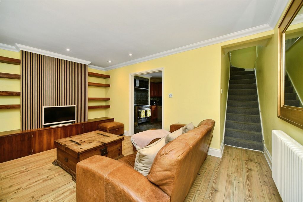 Property photo 2 of 20