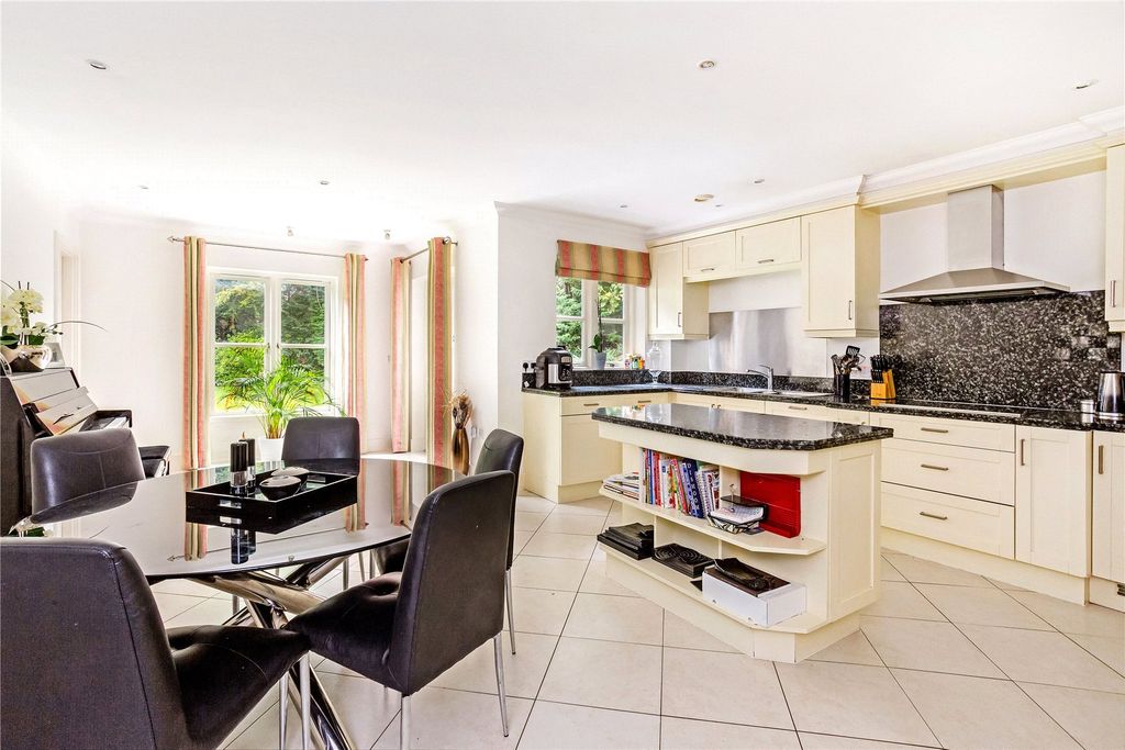 Property photo 2 of 13 Picture No. 12