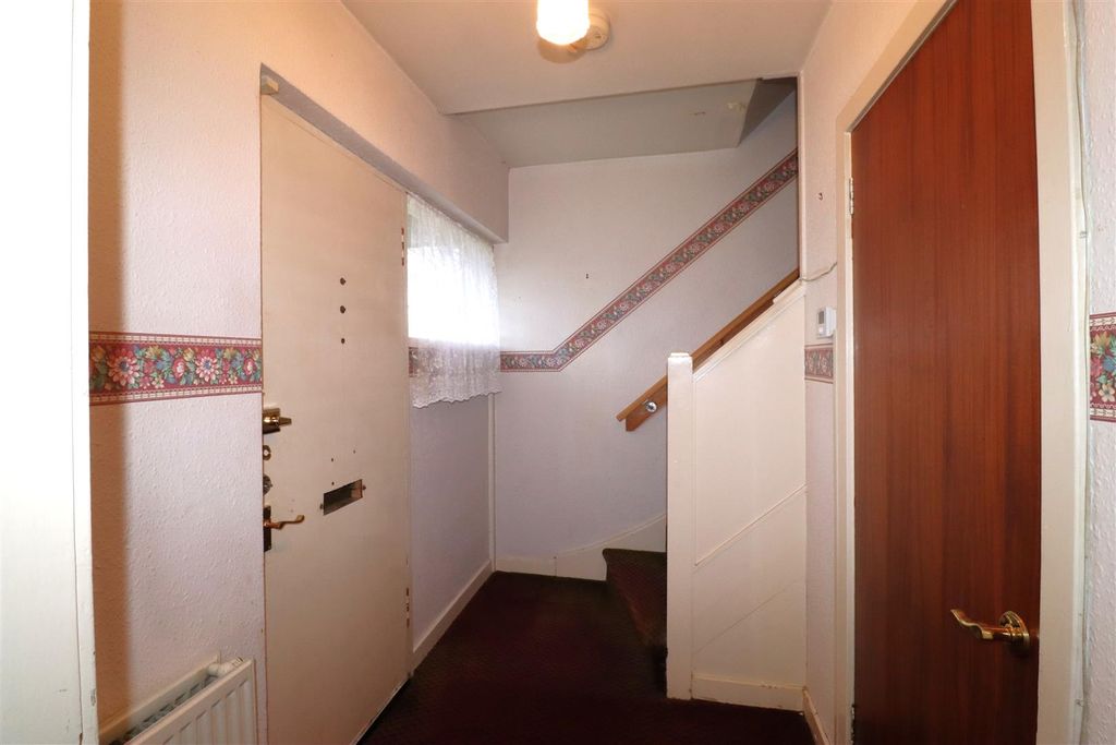 Property photo 3 of 28 Ent Hall.Jpg