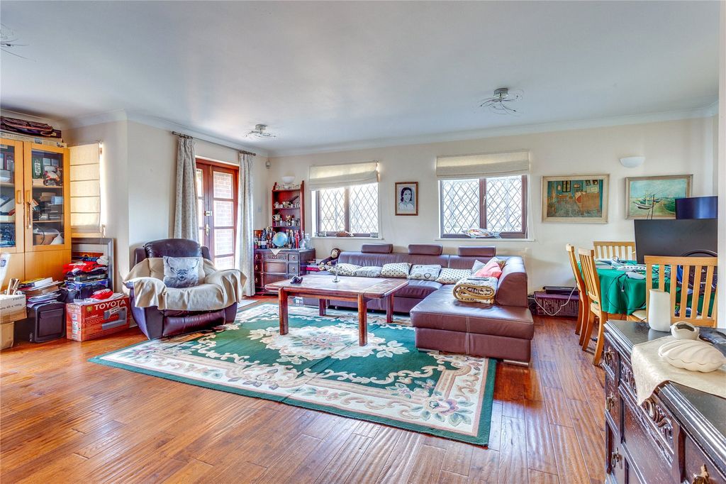 Property photo 3 of 16 Sitting Room