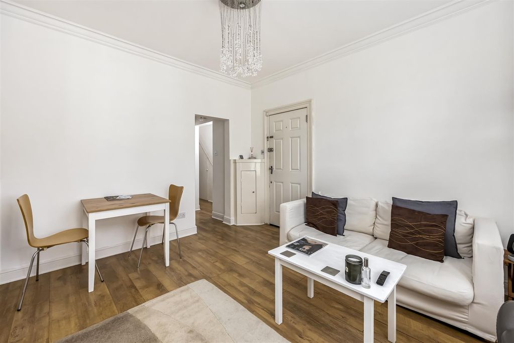 Property photo 3 of 15 Clifton Street_15_Gff-002.Jpg