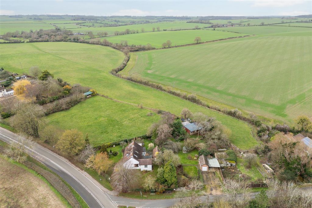 Property photo 2 of 26 251215 - 90 Bedford Road, Stagsden - 10.Jpg