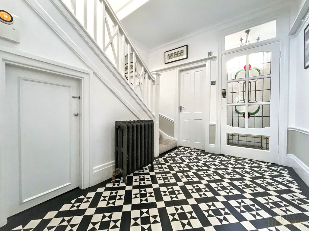 Property photo 3 of 43