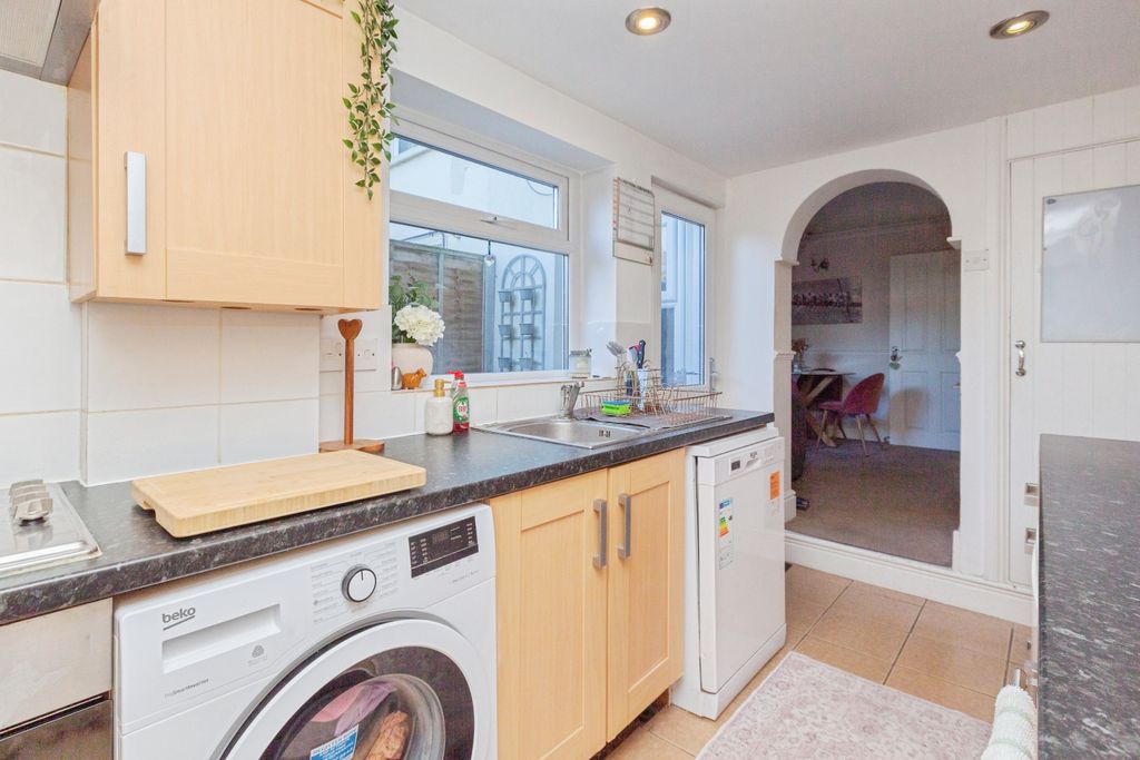 Property photo 3 of 15 Kitchen