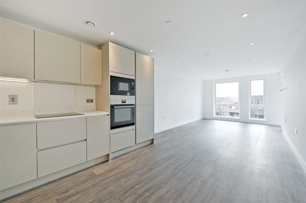 Property photo 2 of 10 Kitchen/Sitting Room
