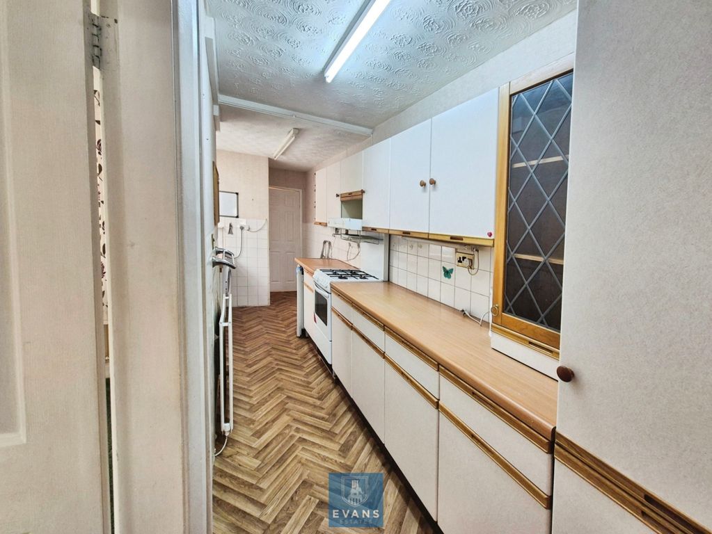 Property photo 2 of 13 Kitchen