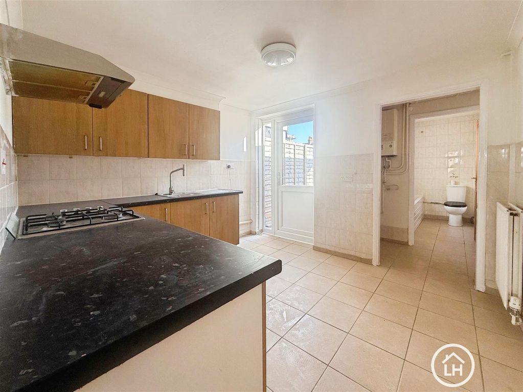 Property photo 1 of 8 Kitchen