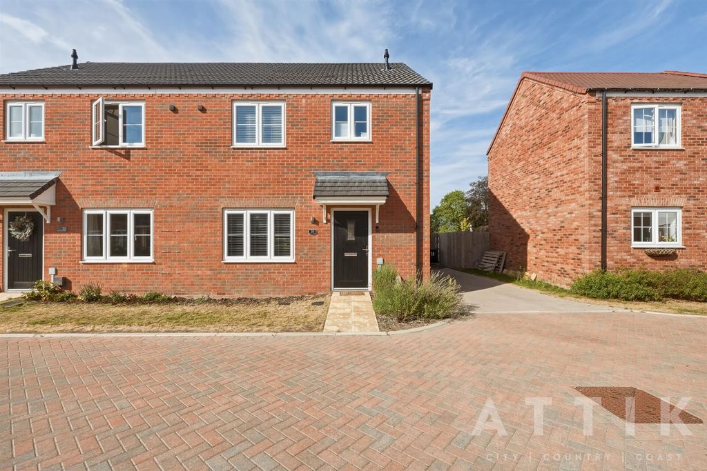 Property photo 1 of 36 Willow_029.Jpg