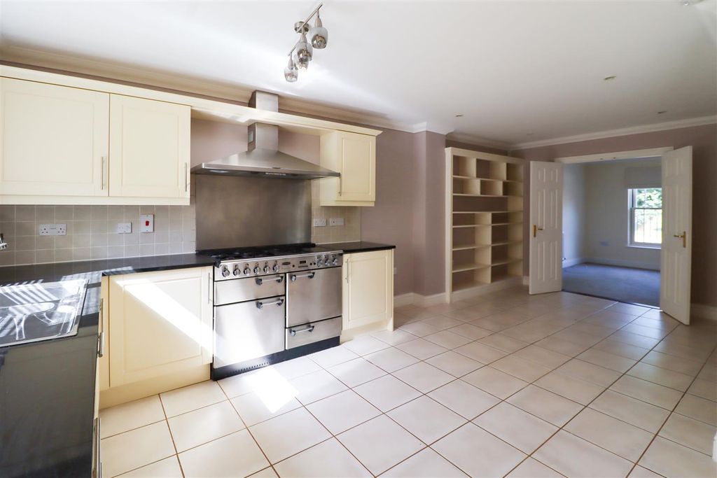 Property photo 3 of 17 Kitchen.Jpg