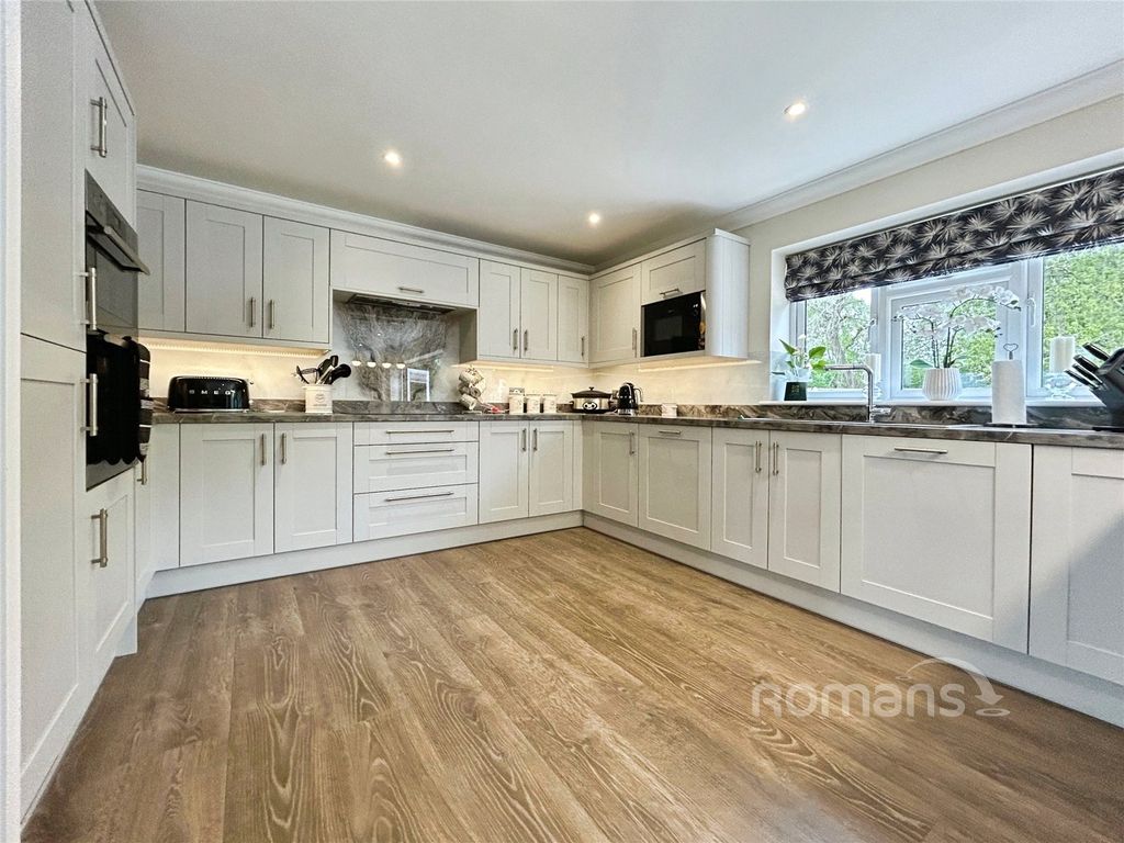 Property photo 2 of 25 Picture No. 18