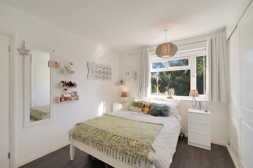 Property photo 2 of 16 2 Well Close - dx4Ghhcquknysu2Nw0F6.Jpg