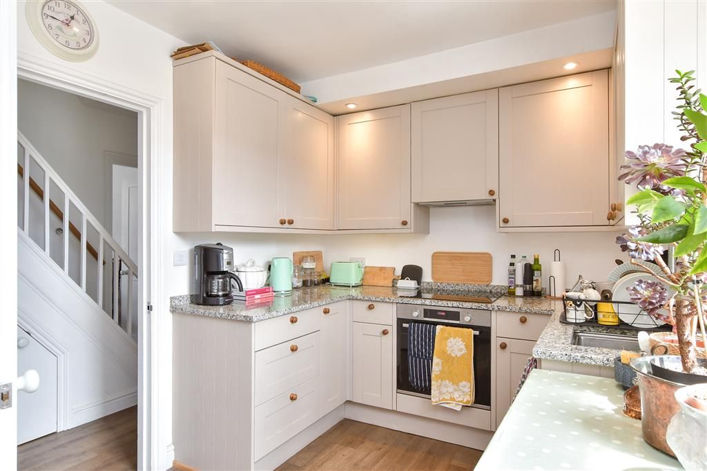 Property photo 2 of 7 Kitchen
