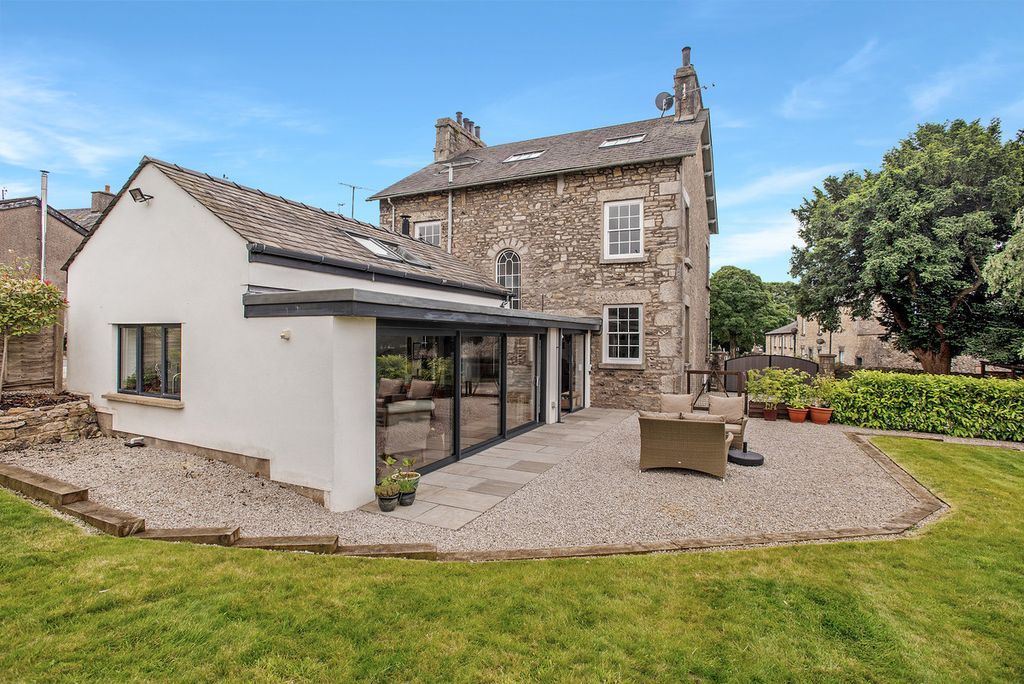 Property photo 2 of 44