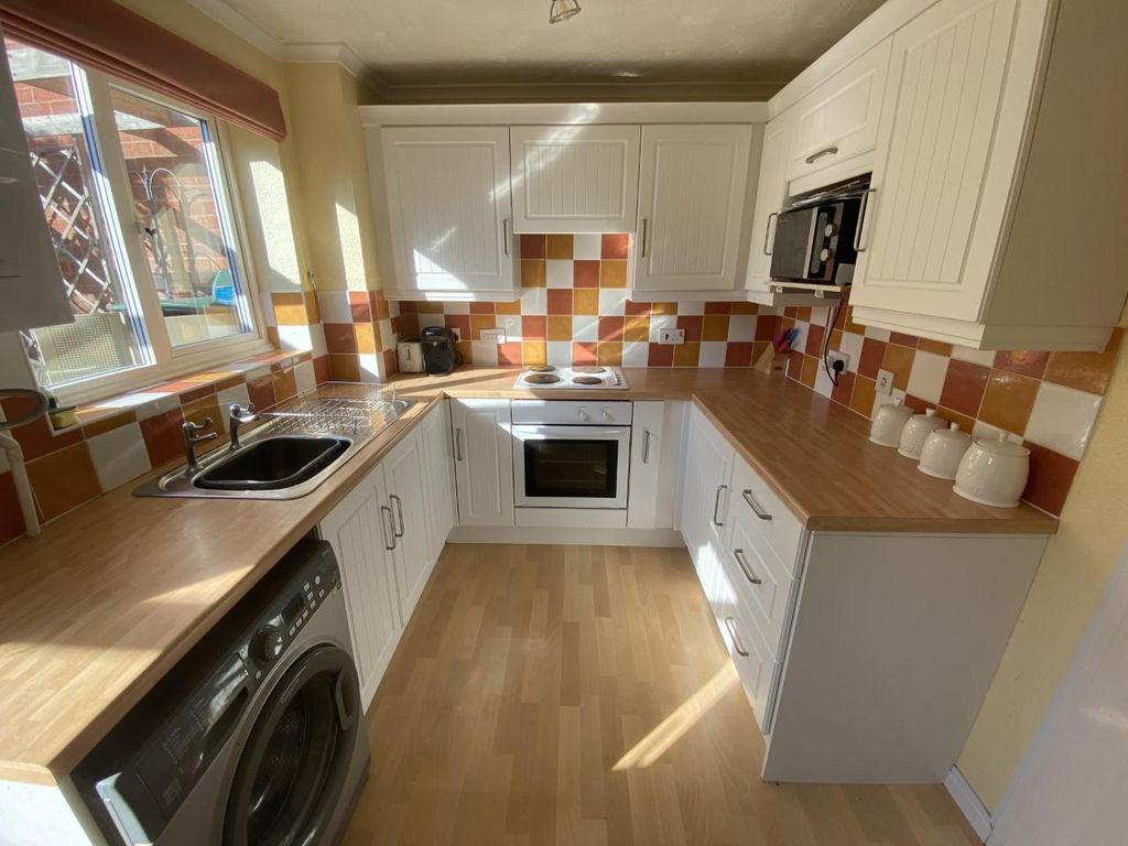 Property photo 1 of 12 Kitchen