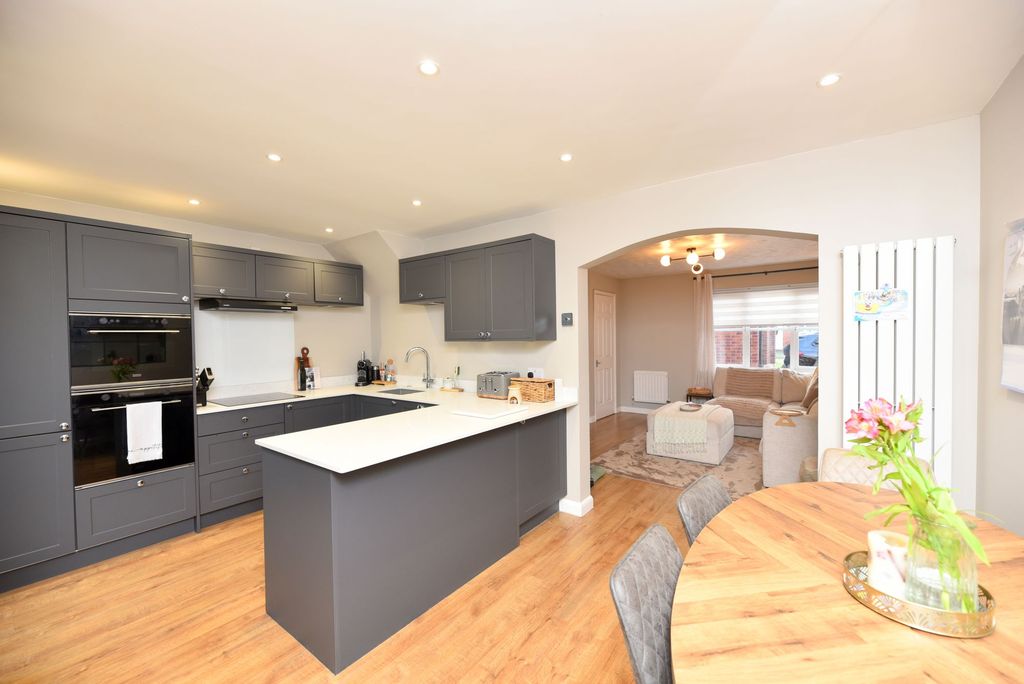 Property photo 2 of 23