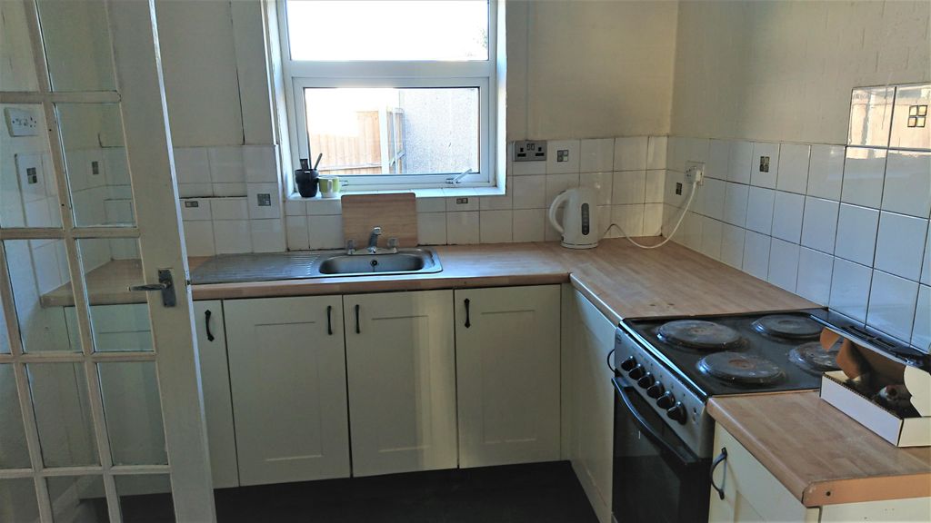 Property photo 2 of 4 Kitchen