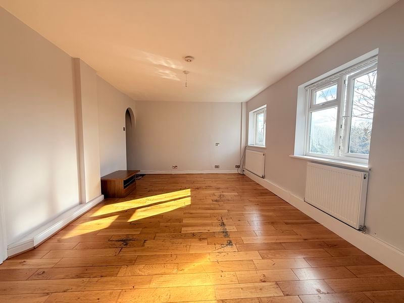 Property photo 3 of 10 Photo 3