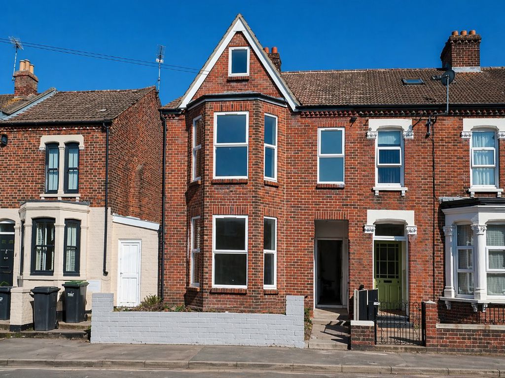 Property photo 1 of 6 Photo 4