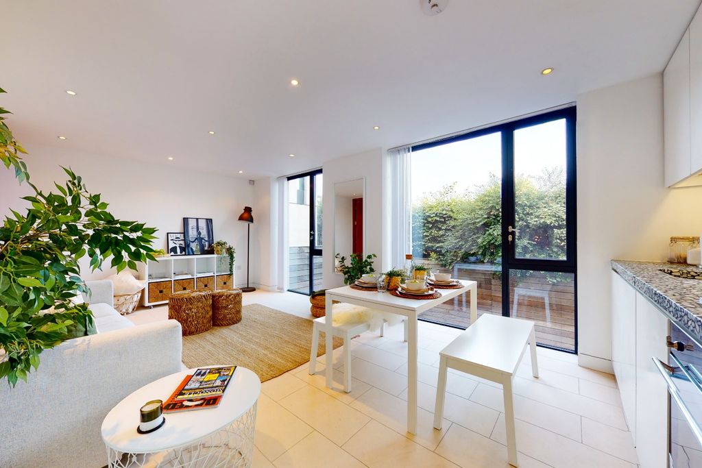 Property photo 2 of 9 5196802