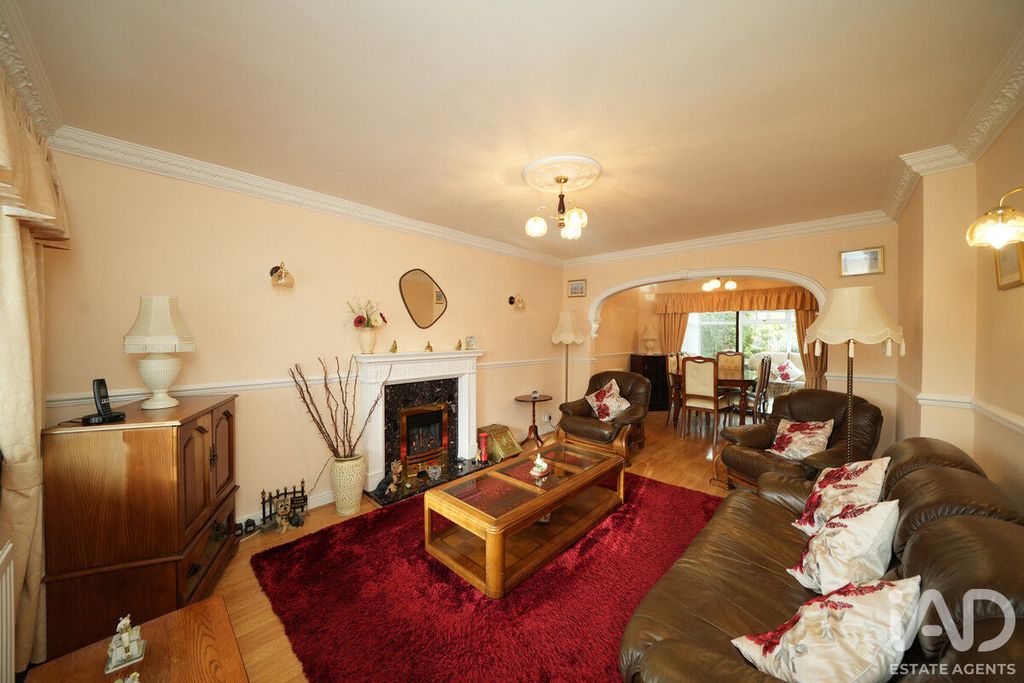 Property photo 3 of 43