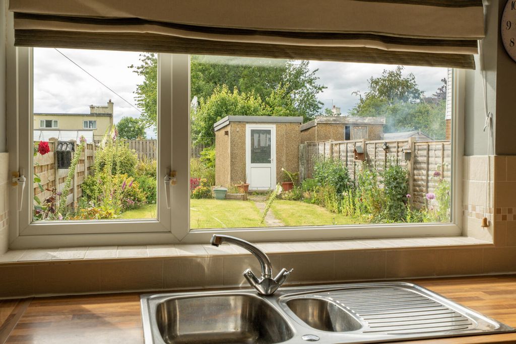 Property photo 1 of 17 Kitchen