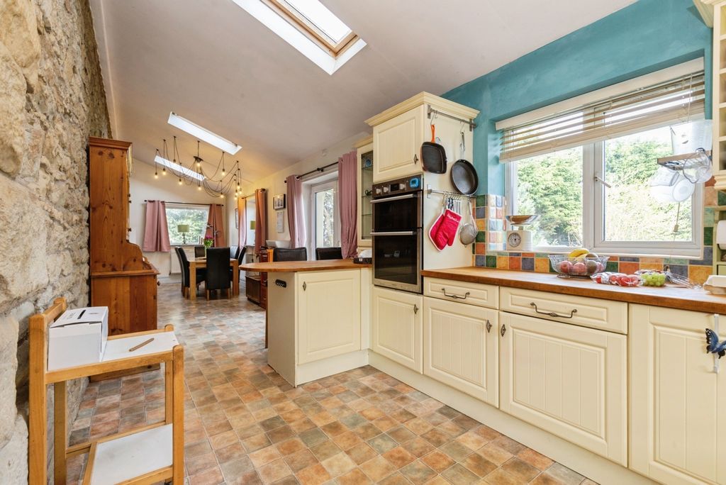 Property photo 3 of 27 Kitchen