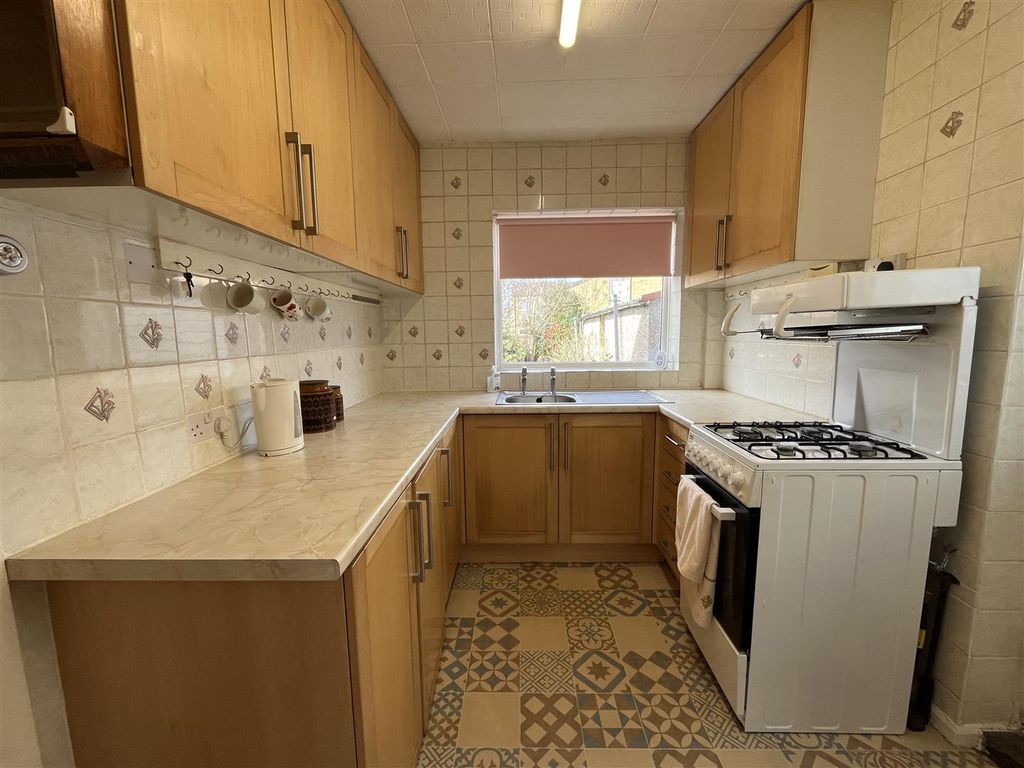 Property photo 2 of 18 Kitchen